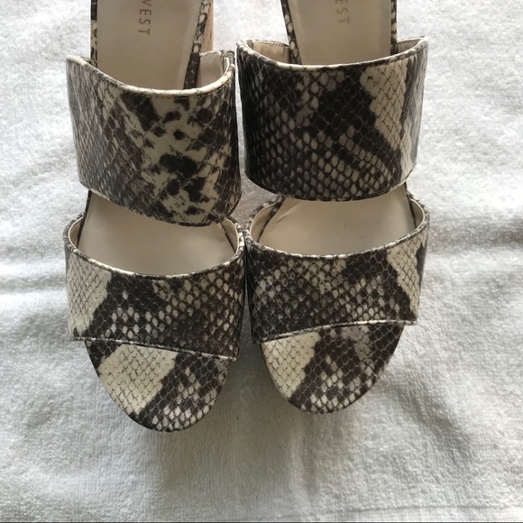 Nine West Larysa Wedge Size 10 Black and White Snake Print Platform Heels - Picture 3 of 7